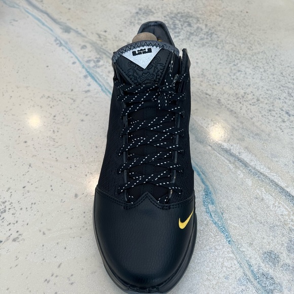 LEBRON XIX LOW Black/Universe Gold - Picture 7 of 8